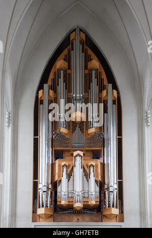 Organo a canne realizzato da Johannes Klais nell'Hallgrímskirkja luterana / Chiesa di Hallgrímur in Reykjavík, Islanda Foto Stock
