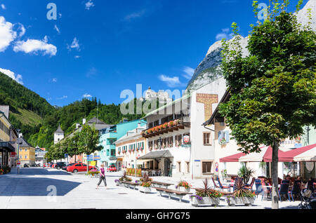 Werfen: Centro e il castello di Hohenwerfen, Austria Salzburg Pongau Foto Stock