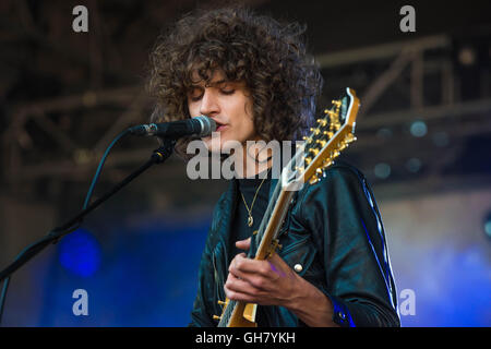 Londra, Regno Unito. 07 Ago, 2016. James Bagshaw di templi compie durante il pescato dal fiume Tamigi festival a Fulham Palace il 7 agosto 2016 a Londra, Inghilterra Credito: Michael Jamison/Alamy Live News Foto Stock