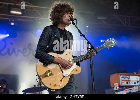 Londra, Regno Unito. 07 Ago, 2016. James Bagshaw di templi compie durante il pescato dal fiume Tamigi festival a Fulham Palace il 7 agosto 2016 a Londra, Inghilterra Credito: Michael Jamison/Alamy Live News Foto Stock