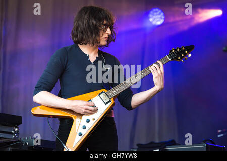 Londra, Regno Unito. 07 Ago, 2016. Adam Smith di templi compie durante il pescato dal fiume Tamigi festival a Fulham Palace il 7 agosto 2016 a Londra, Inghilterra Credito: Michael Jamison/Alamy Live News Foto Stock