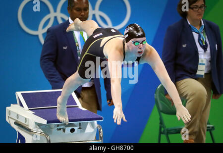 Rio De Janeiro, RJ, Brasile. Il 7 agosto, 2016. Stati Uniti d'America's Lilly King è in primo luogo la voce nei finali stasera in donne a 100 metri rana. Il russo Yulia Efimova è 2nd, impostazione di un showdown gara stasera. ] 2016 Giochi Olimpici Estivi - Brazil.brian.peterson@startribune.com.Rio Rio de Janeiro, Brasile - 08/07/2016. © Brian Peterson/Star Tribune/ZUMA filo/Alamy Live News Foto Stock