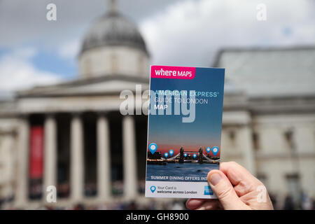 Trafalgar Square, Londra, Regno Unito. Il 9 agosto, 2016. Team di ambasciatori a Londra in Trafalgar Square accoglie i visitatori da tutto il mondo e di fornire loro informazioni e conoscenze locali. Credito: Dinendra Haria/Alamy Live News Foto Stock