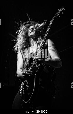 Toronto, Ontario, Canada. 8 Ago, 2016. American hard rock cantante, compositore e chitarrista di stato del Wisconsin JARED James Nichols aperti per Zakk Wylde libro delle ombre II tour al Phoenix Theatre di Toronto. © Igor Vidyashev/ZUMA filo/Alamy Live News Foto Stock