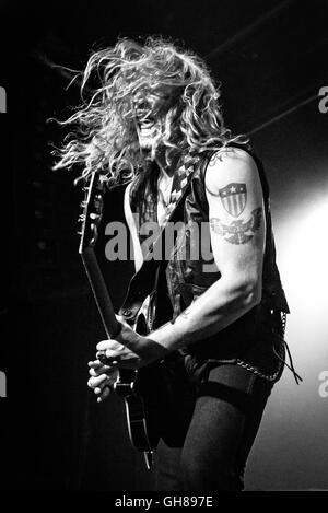 Toronto, Ontario, Canada. 8 Ago, 2016. American hard rock cantante, compositore e chitarrista di stato del Wisconsin JARED James Nichols aperti per Zakk Wylde libro delle ombre II tour al Phoenix Theatre di Toronto. © Igor Vidyashev/ZUMA filo/Alamy Live News Foto Stock