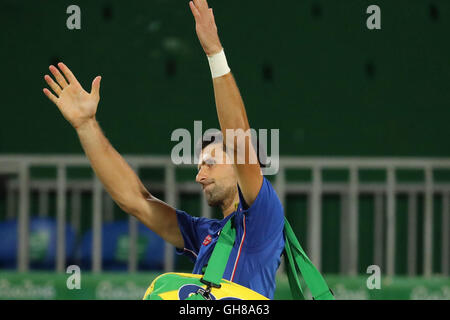 Rio de Janeiro, Brasile. 8 Ago, 2016. Il duo del brasiliano giocatore di tennis Marcelo Melo e Bruno Soares ha sconfitto il duo serbo Novak Djokovic e Nenad Zimonjic in un match valido per il secondo turno della fase di qualificazione delle Olimpiadi di Rio de Janeiro 2016 in Brasile. © Geraldo Bubniak/ZUMA filo/ZUMAPRESS.com/Alamy Live News Foto Stock