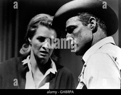 EIN MANN WIRD GEJAGT / Chase USA 1966 / Arthur Penn Angie Dickinson (Ruby Calder), Marlon Brando (Sheriff Calder) aka. La Chase Foto Stock