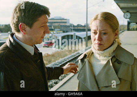 Nelle tue mani / Forbrydelser Danimarca 2004 / Annette K. Oelsen Henrik (NICOLAJ KOPERNIKUS) und Kate (TRINE DYRHOLM) Regie: Annette K. Oelsen aka. Forbrydelser Foto Stock