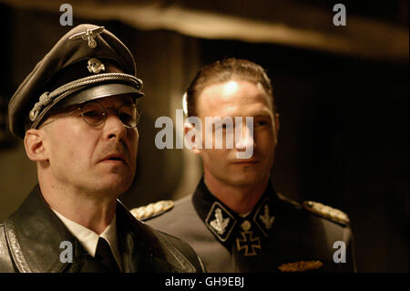 ULRICH NOETHEN (Heinrich Himmler), Thomas Kretschmann (generale) Fegelein Regie: Oliver Hirschbiegel aka. Der Untergang - Hitler und das Ende des Dritten Reiches Foto Stock