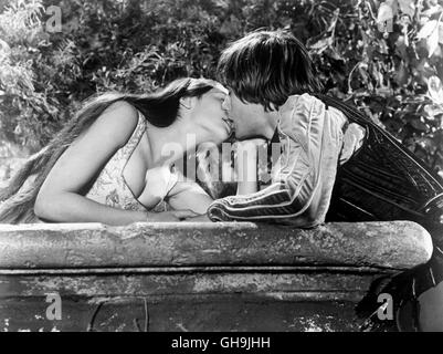 ROMEO UND JULIA Romeo e Giulietta GB/Italien 1968 Franco Zeffirelli Kuss-Szene: OLIVIA HUSSEY (Julia) und LEONARD merlano (Romeo) Film, Fernsehen, dramma, Liebesfilm, Literaturverfilmung, 60er, Paar, Kuss Regie: Franco Zeffirelli aka. Romeo e Giulietta Foto Stock