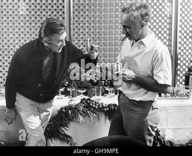 ELIA KAZAN Kirk Douglas mit direttore cinematografico di Elia Kazan wÄhrend der Dreharbeiten zu " accordo ", 1969. Foto Stock