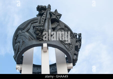 Orenburg, Russia-June 23,2016, Memorial nel complesso "Salute, Pobeda!" open-air museum situato in Frunze parco nella città di Orenburg Foto Stock