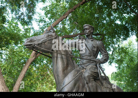 Soldato sovietico. La scultura cavalryman Foto Stock