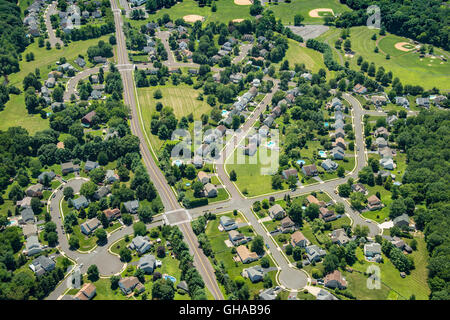 Vista aerea della zona residenziale di case nella zona suburbana, New Jersey, STATI UNITI D'AMERICA Foto Stock