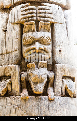 Antico Totem Inuit in Alaska Foto Stock