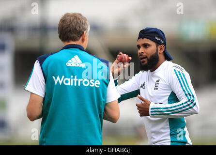 L'Inghilterra del Adil Rashid durante una sessione di reti presso la Kia ovale, Londra. Foto Stock