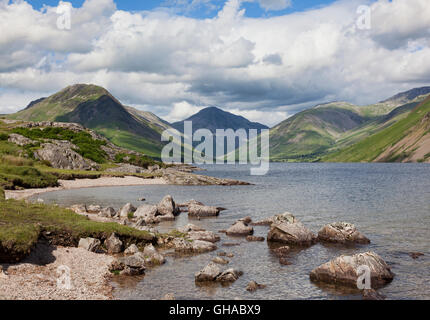 Wastwater guardando verso il grande timpano Foto Stock