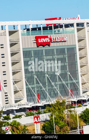 Levi Stadium, sede della squadra di calcio di San Francisco 49ers a Santa Clara, California, sede del Superbowl 50 del 2016 e ora del 60 Foto Stock