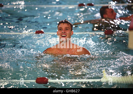 GEGEN DIE STRÖMUNG Nuoto Upstreams Australien 2003 Russell Mulcahy Schwimm-Champion Tony Fingelton (JESSE SPENCER) Regie: Russell Mulcahy aka. Upstreams nuoto Foto Stock