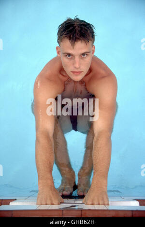 GEGEN DIE STRÖMUNG Nuoto Upstreams Australien 2003 Russell Mulcahy Schwimm-Champion Tony Fingelton (JESSE SPENCER) Regie: Russell Mulcahy aka. Upstreams nuoto Foto Stock