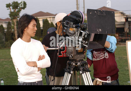 KUNG FU HUSTLE Gong fu la Cina/Hong Kong 2004 Stephen Chow direttore cinematografico Stephen Chow während der Dreharbeiten. Regie: Stephen Chow aka. Gong fu Foto Stock