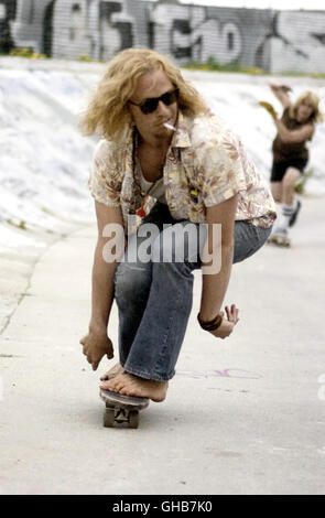 DOGTOWN BOYS Lords of Dogtown USA 2005 Catherine Hardwicke Skip Engblom (Heath Ledger) Regie: Catherine Hardwicke aka. Lords of Dogtown Foto Stock