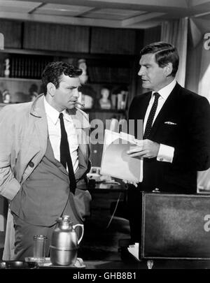 COLUMBO - MORD NACH REZEPT prescrizione: omicidio USA 1968 Richard Irving Prescription omicidio: Lt. Columbo (Peter Falk) und Dr. Ray Flemming (GENE BARRY) Regie: Richard Irving aka. Prescrizione: omicidio Foto Stock