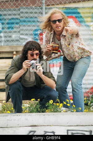 DOGTOWN BOYS Lords of Dogtown USA 2005 Catherine Hardwicke Skip Engblom (Heath Ledger), Fotograf Stecyk (PABLO SCHREIBER) Regie: Catherine Hardwicke aka. Lords of Dogtown Foto Stock