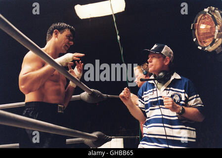 DAS rimonta Cinderella Man USA 2005 Ron Howard Russell Crowe e il regista Ron Howard sul set. Regie: Ron Howard aka. Cinderella Man Foto Stock