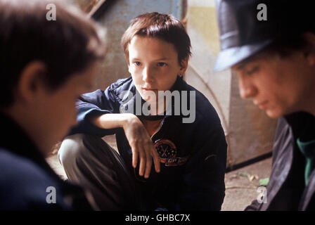 DAS TIPO L'enfant Francia/Belgio 2005 Jean-Pierre e Luc Dardenne Le Jeune bandit (Fabrizio Rongione, centro) Regie: Jean-Pierre e Luc Dardenne aka. L'enfant Foto Stock