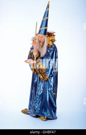 DER RÄUBER HOTZENPLOTZ D 2006 Gernot Roll Zauberer Zwackelmann (RUFUS BECK) Regie: Gernot Roll Foto Stock