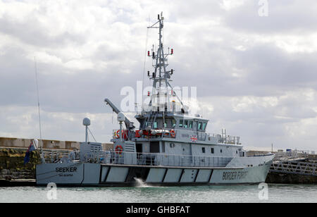 HMC Seeker, un UK Border vigore patrol barca, ormeggiata nel porto di Ramsgate Kent. Foto Stock