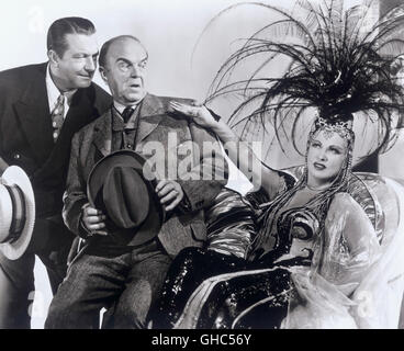 Il calore è uno USA 1943 Gregory Ratoff Tony Ferris (WILLIAM GAXTON), Hubert Bainbridge (VICTOR MOORE), Fay Lawrence (MAE WEST) Regie: Gregory Ratoff Foto Stock