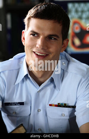 JEDE SEKUNDE ZÄHLT - The Guardian The Guardian USA 2006 Andrew Davis il Coast Guard Rescue nuotatore Jake Fisher (Ashton Kutcher) Regie: Andrew Davis aka. Il Guardiano Foto Stock