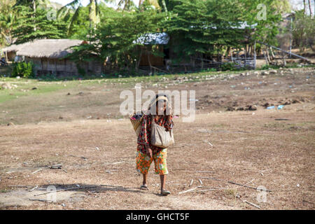 Persone provenienti dalle tribù Mangyan su Mindoro - Filippine Foto Stock