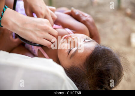 Aiuto medico nelle Filippine Foto Stock