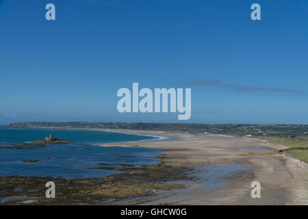 Vista panoramica di la torre Rocco e St.Ouens Bay,Jersey,Isole del Canale Foto Stock