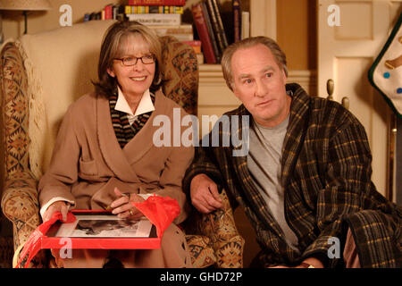 La pietra della famiglia - VERLOBEN VERBOTEN! La pietra della famiglia USA 2005 Thomas Bezucha Sybil Stone (Diane Keaton), Kelly Stone (Craig T. Nelson) Regie: Thomas Bezucha aka. La pietra della famiglia Foto Stock