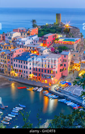 Notte Vernazza, Cinque Terre Liguria, Italia Foto Stock