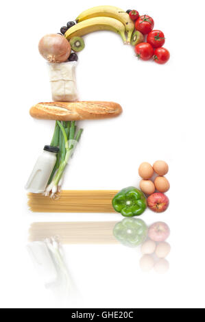 Il cibo a fare la spesa nella forma della Sterling Pound simbolo Foto Stock