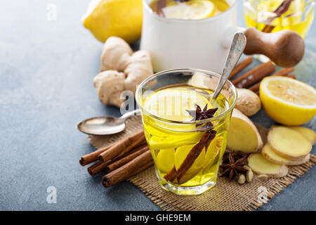 Il tè allo zenzero con il limone Foto Stock