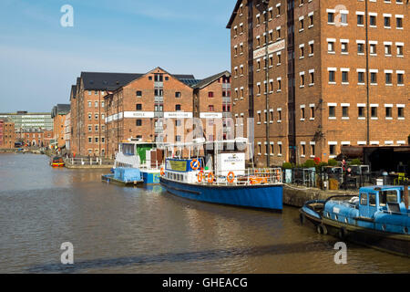 Imbarcazioni storiche ormeggiata presso il Waterways Museum in Gloucester Docks, Gloucester, Regno Unito Foto Stock