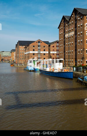 Imbarcazioni storiche ormeggiata presso il Waterways Museum in Gloucester Docks, Gloucester, Regno Unito Foto Stock