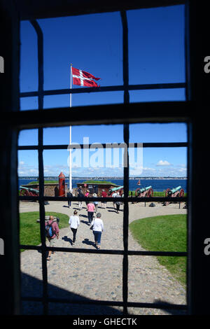 Helsingor, Danimarca - Luglio 19, 2016: vista dalla finestra del Castello Kronborg di Amleto in Danimarca Foto Stock