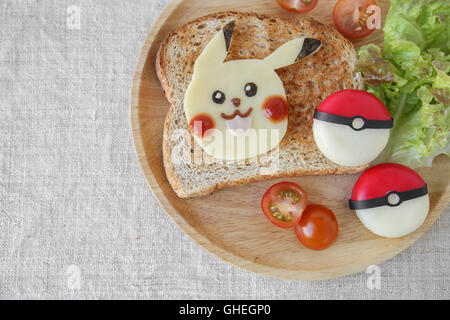 Pokemon sandwich ispirato il pranzo per i bambini, copia di sfondo spazio Foto Stock