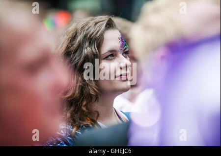 Leeds Gay Pride 2016, LGBT decimo anniversario di una celebrazione di amore, di comprensione, la tolleranza, il colore e la libertà. Foto Stock