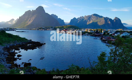 Reine, Reinefjord, Lofoten, Norwegen. Foto Stock