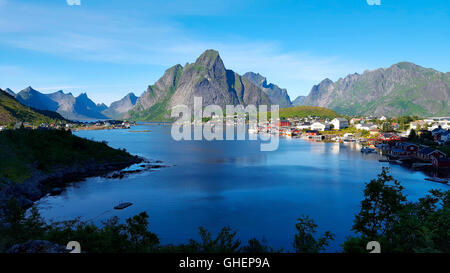 Reine, Reinefjord, Lofoten, Norwegen. Foto Stock