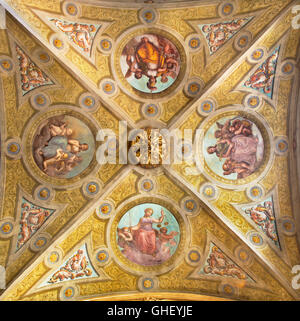 CREMONA, Italia - 25 Maggio 2016: il soffitto affrescato del simbolico di quattro virtù nella Cattedrale Di artista sconosciuto di 17 cent. Foto Stock