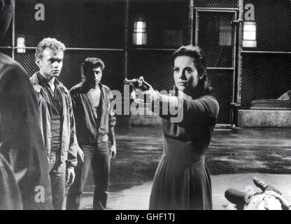 WEST SIDE STORY USA 1961 Jerome Robbins Natalie il legno come Maria con la pistola. Regie: Jerome Robbins Foto Stock